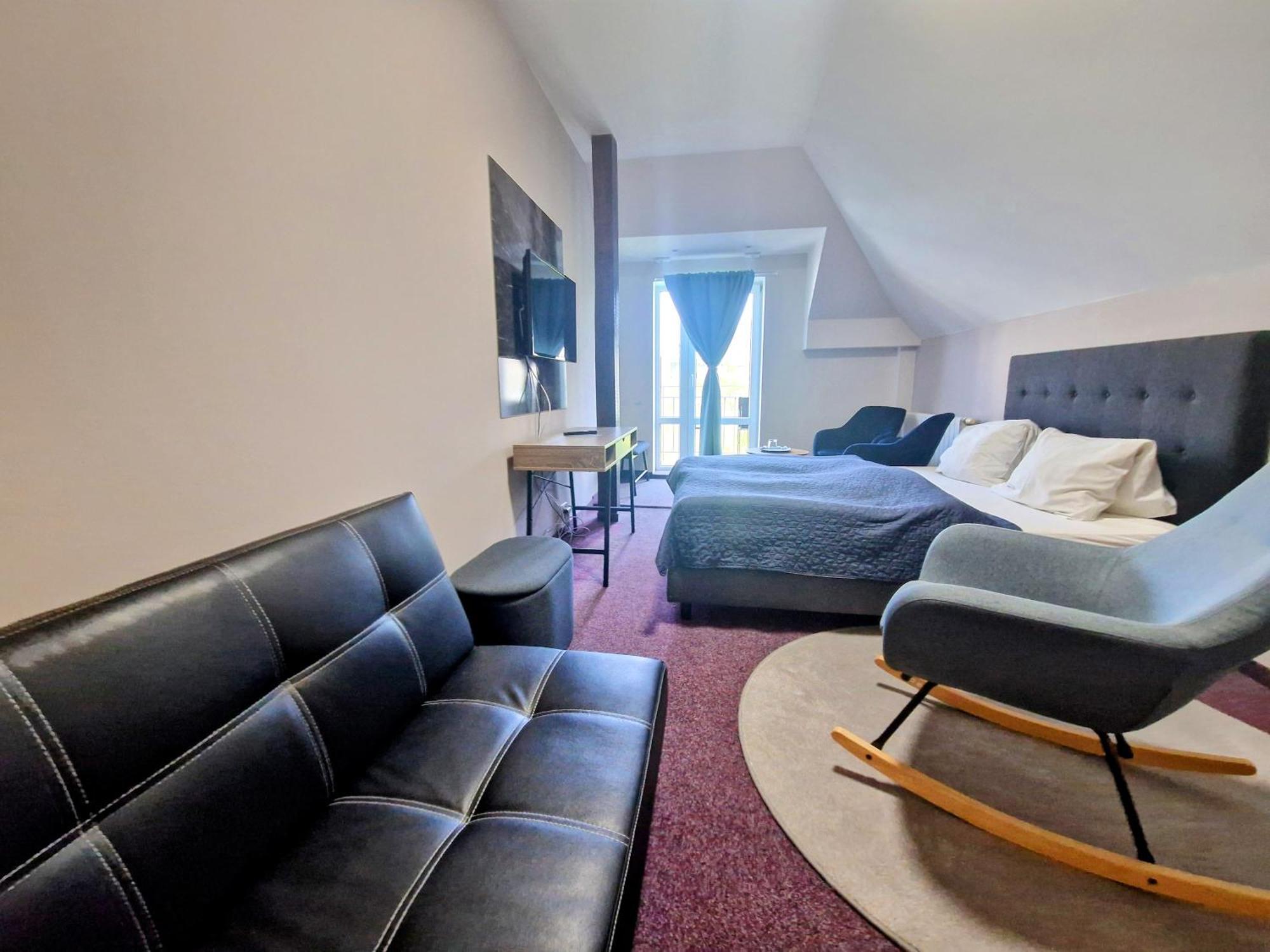 Family Hotel Maxim Beroun  Buitenkant foto