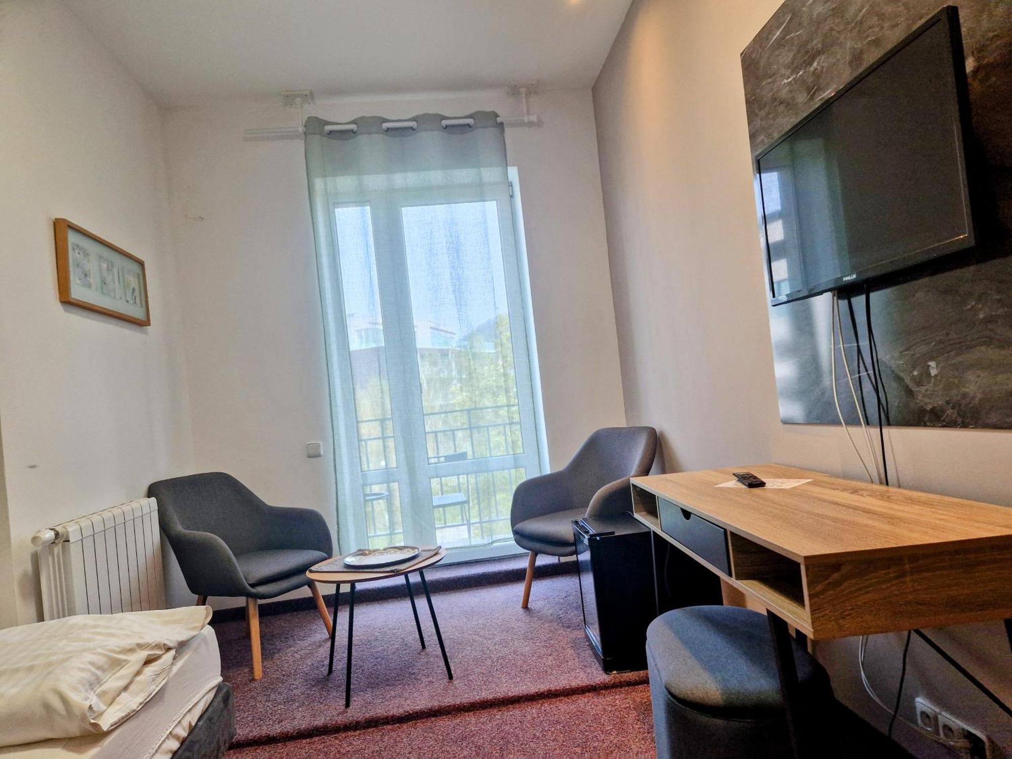 Family Hotel Maxim Beroun  Buitenkant foto