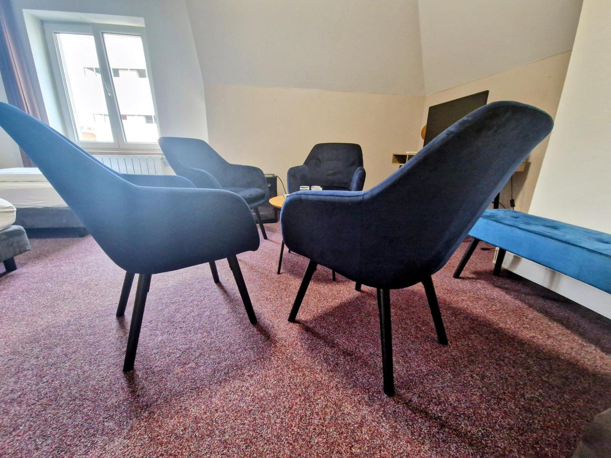 Family Hotel Maxim Beroun  Buitenkant foto