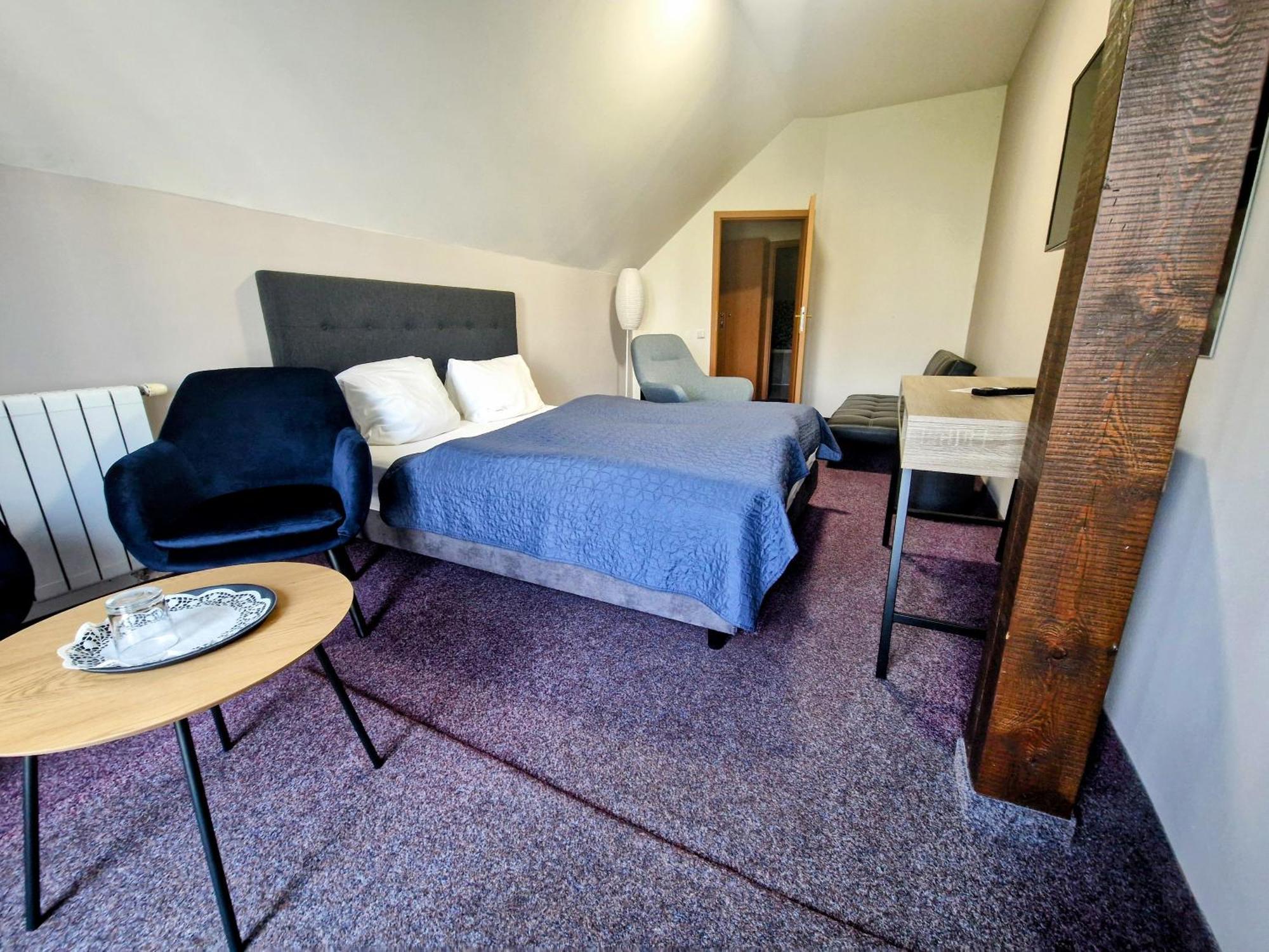 Family Hotel Maxim Beroun  Buitenkant foto