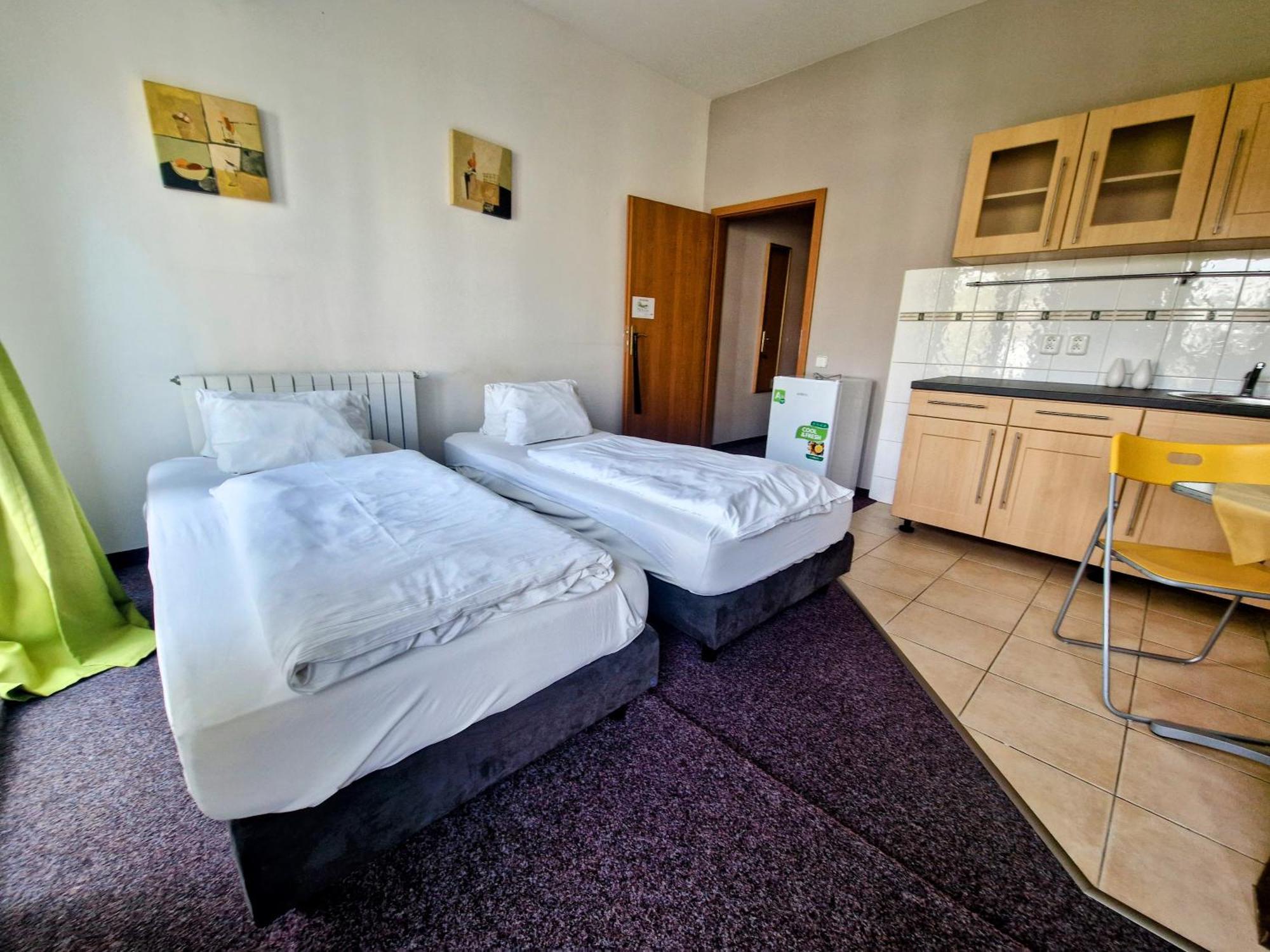 Family Hotel Maxim Beroun  Buitenkant foto