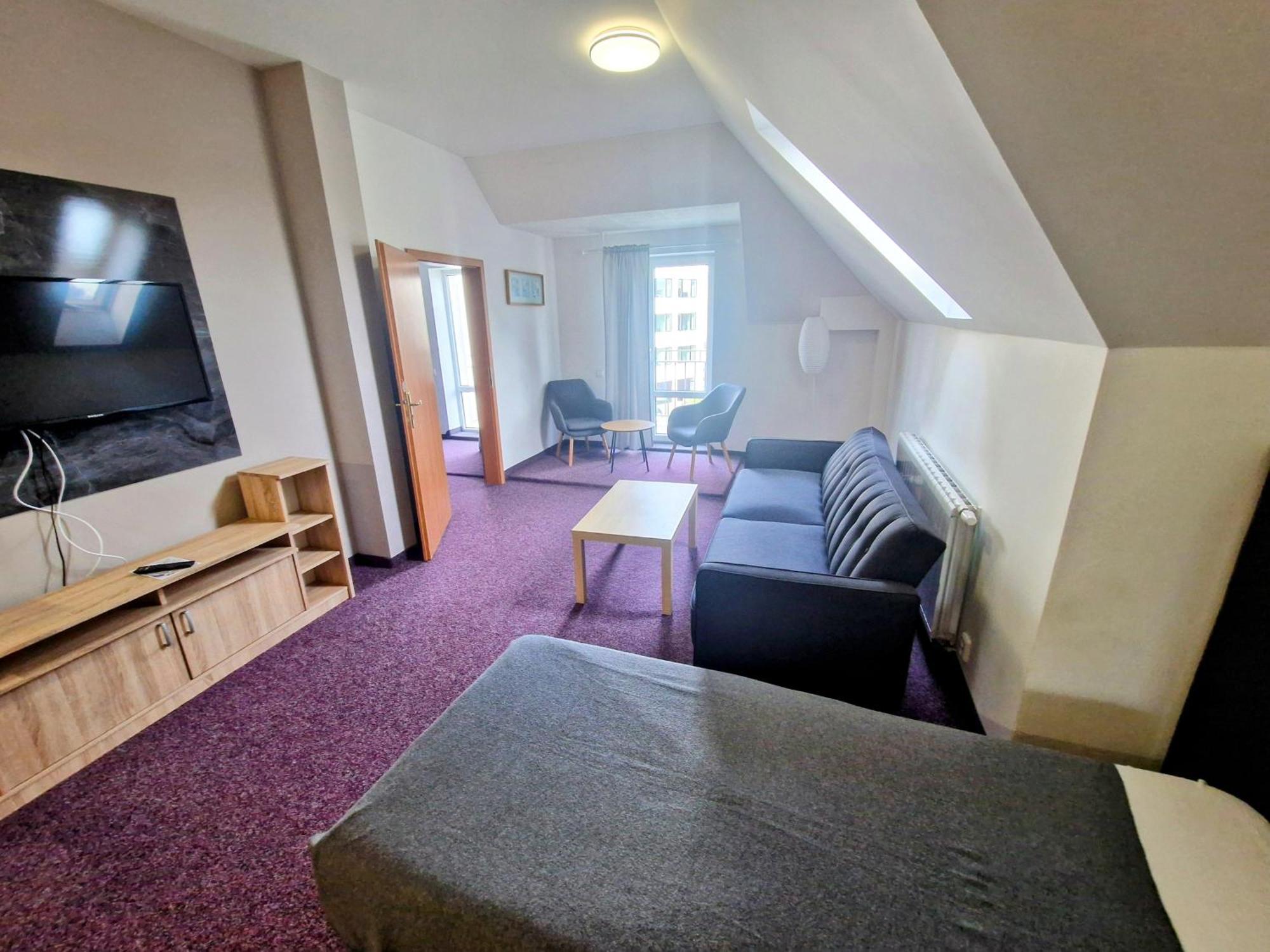 Family Hotel Maxim Beroun  Buitenkant foto