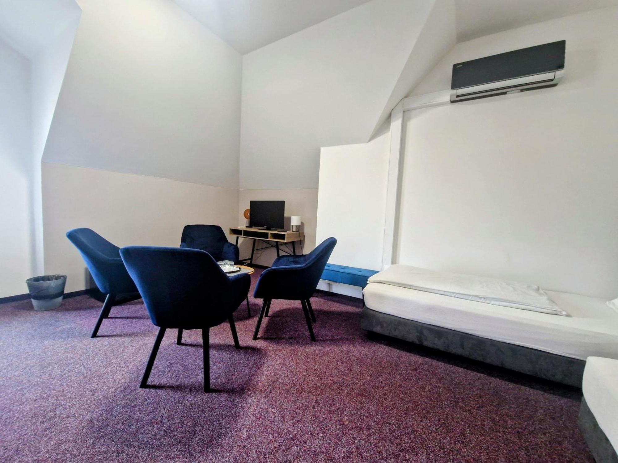 Family Hotel Maxim Beroun  Buitenkant foto