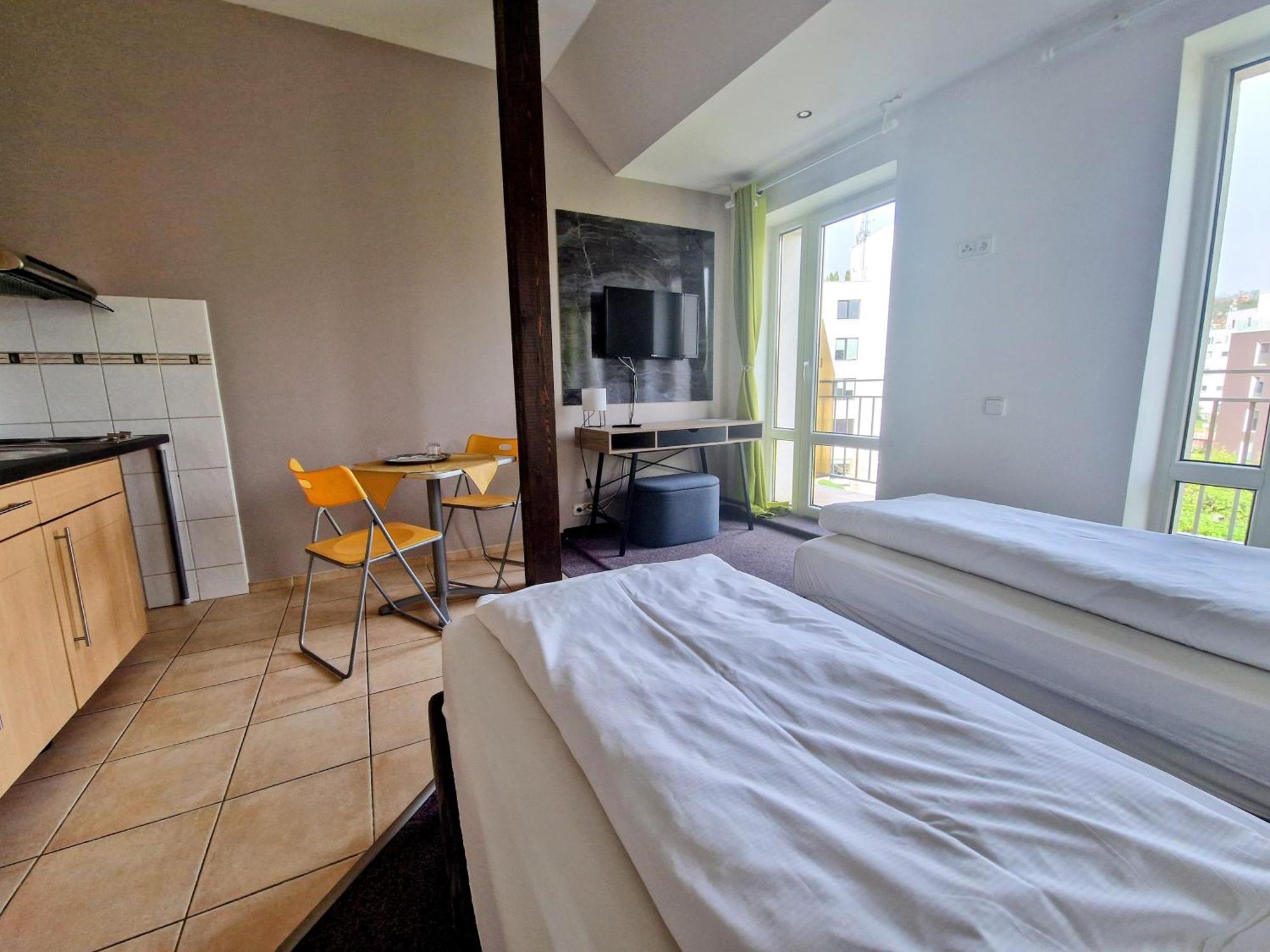 Family Hotel Maxim Beroun  Buitenkant foto