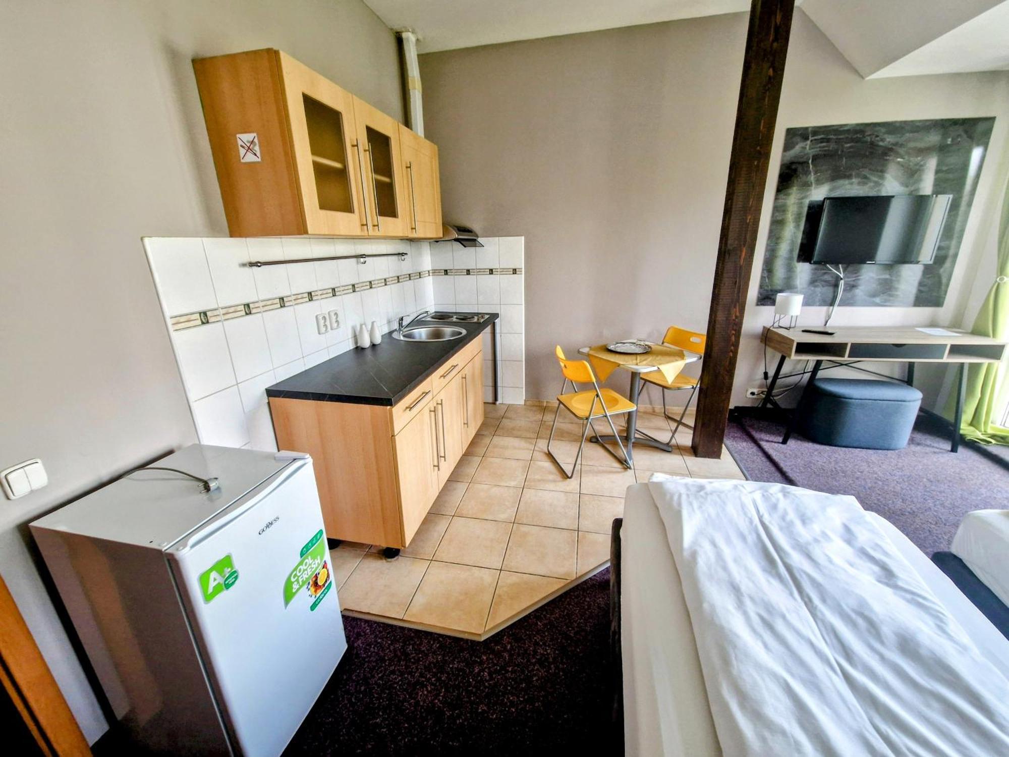 Family Hotel Maxim Beroun  Buitenkant foto