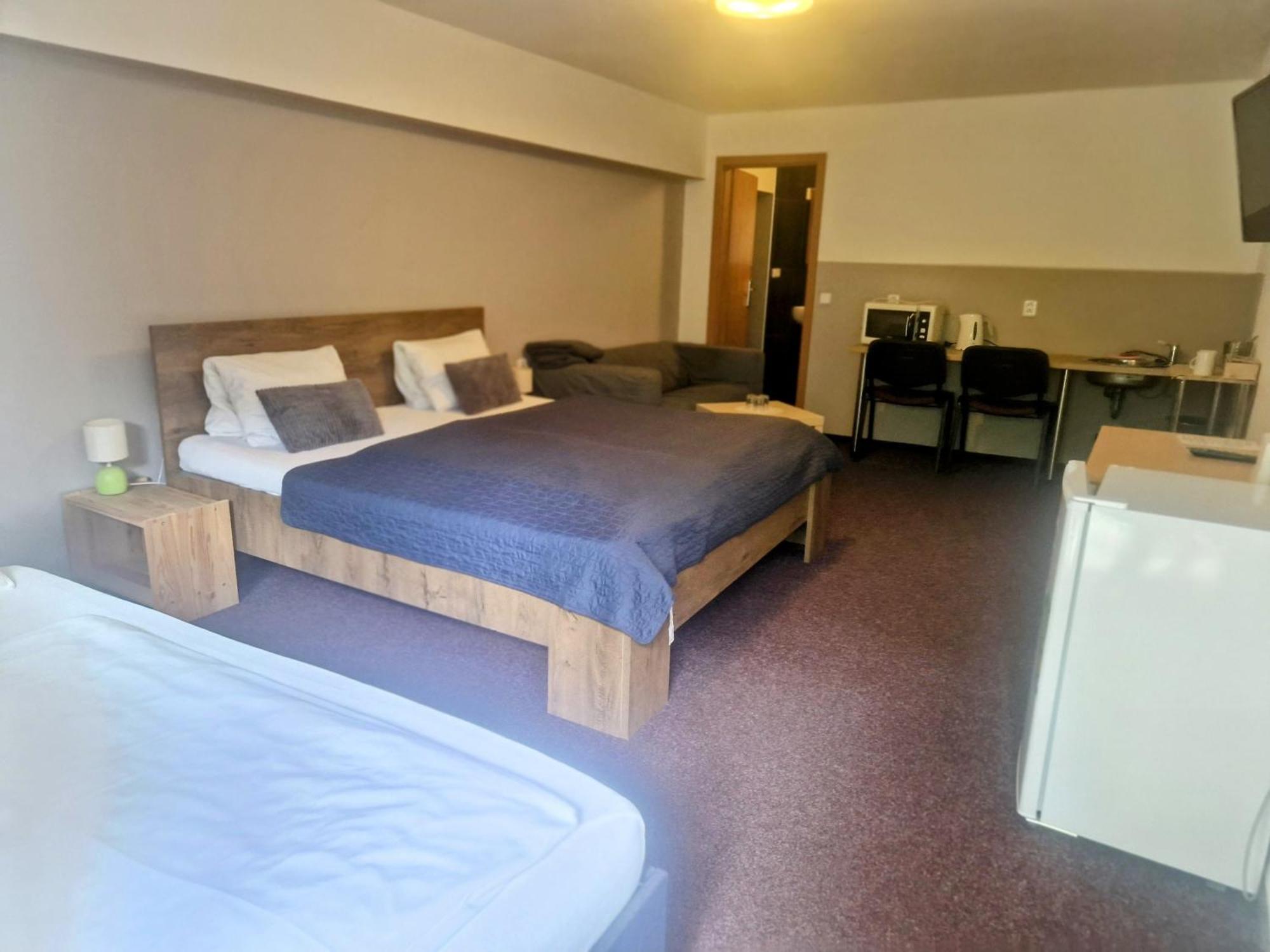 Family Hotel Maxim Beroun  Buitenkant foto